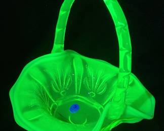  VTG. FENTON URANIUM GLASS BASKET, 8in