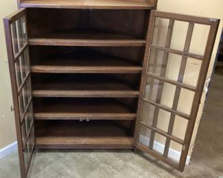 2 DOOR MISSION OAK CORNER BOOKCASE, 4 SHELF NO SHIPPING PICKUP ONLY