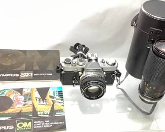 VTG. OLYMPUS OM-1 35mm FILM CAMERA w 2 LENS, SEARS 1-80-200mm AUTO ZOOM & 50mm LENS ON THE CAMERA