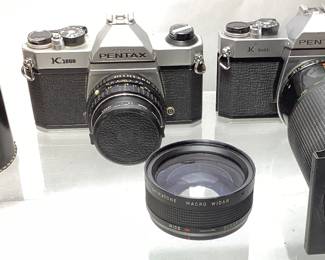 (2) PENTAX K1000 35mm FILM CAMERAS w 3 LENS, VIVITAR ZOOM, ASAHI 50mm & SPIRATONE MACRO LENS