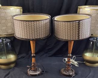  2 PAIR OF TABLE LAMPS NO SHIPPING PICKUP ONLY