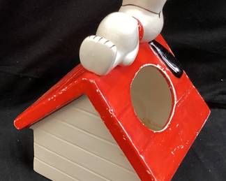  1970 UNITED FEATURE SYNDICATE SNOOPY DOGHOUSE SCHULZ