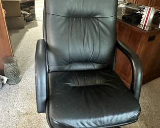 OFFICE CHAIR