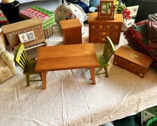 AMERICAN GIRL FURNITURE