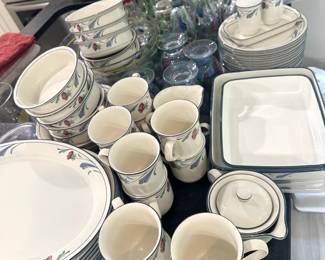 LENOX CHINA SET POPPIES ON BLUE