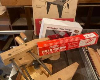 Craftsman 10in Tilting Arbor Bench Saw Gauge Wood Clamps Hold Downs
