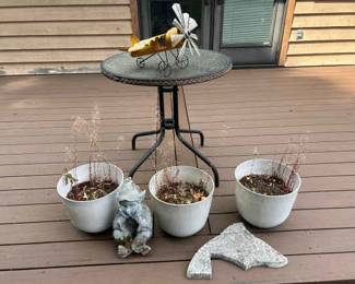 Round Tempered Glass Patio Table With Garden Accessories And Plane Planter