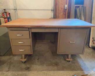 Heavy Duty Craftsman Desk On Wheels With Removable Cut Top