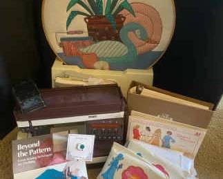 Pfaff Creative 1471 Sewing Machine And Case With Manual Quilted Wall Hanging Vintage Patterns