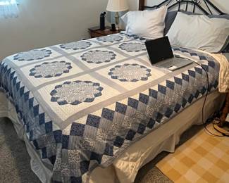 Queen bed with quilt