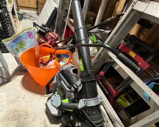 Leaf blower