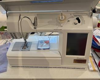 Husqvarna Designer Epic 1 Sewing machine