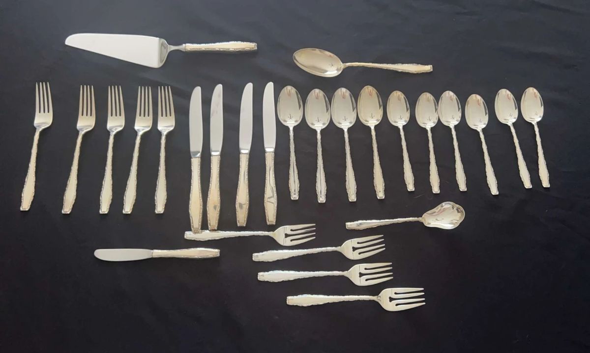  01 Beautiful Lunt Sterling Silver Flatware