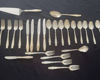 01 Beautiful Lunt Sterling Silver Flatware