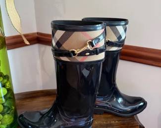 $130 - Burberry patent & black rain boots sz 39 - sz 8.5-9