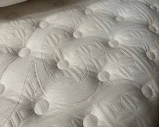 #117 - $500 - King bed sterns and Foster mattress like new 