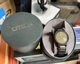 #153 - $120 - Citizen Eco Drive Mickey mouse men watch w/box