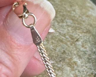 #J1 - 3-4 ctz V necklace 14kt gold - 18"- 14 gr. $2,100