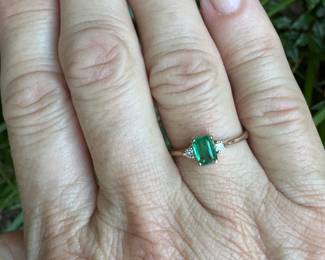 #J8 - $290 - Emerald & diam ring 14kt yellow gold - size 6 -  2 grams