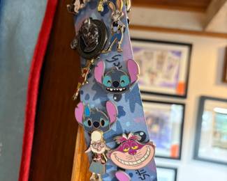 #158 Disney Lanyard w/pins Stitch $120