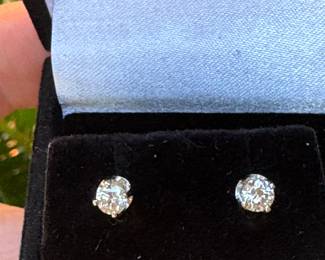 J14 - $450 - 0.42 ctw diamonds studs - 14kt yellow gold mount - SI - SI2 clarity - IJ color- 