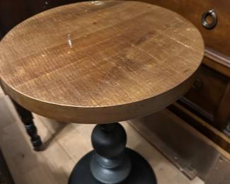 #114 - $58 - Small round side table 16x26t

