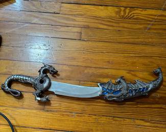 #124 - $40 - Vulcan Gear 10" Fantasy Dragon Dagger Blade knife sword