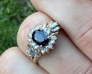 #J9 - $420- Sapphire & diam ring 14kt yellow gold - size 5.5 - 3.2 gr. 