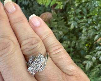 #J6 - $675 - Antique ring white gold 14kt, 1/2ctw, size 6 1/2. 4.2 grams. 
