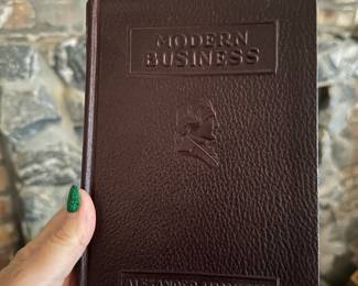 #62 - $130 - Collection of Modern Business books 13 volumes