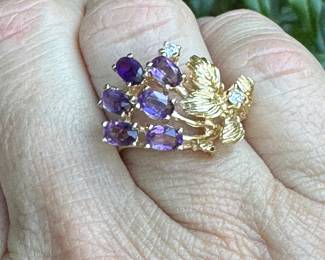 #J12 - $600 - Amethyst & diam ring 14kt yellow gold, size 6.5, 5.2 gr. 