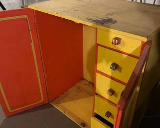 This cabinet would be perfect for a kid's playroom or preschool! 