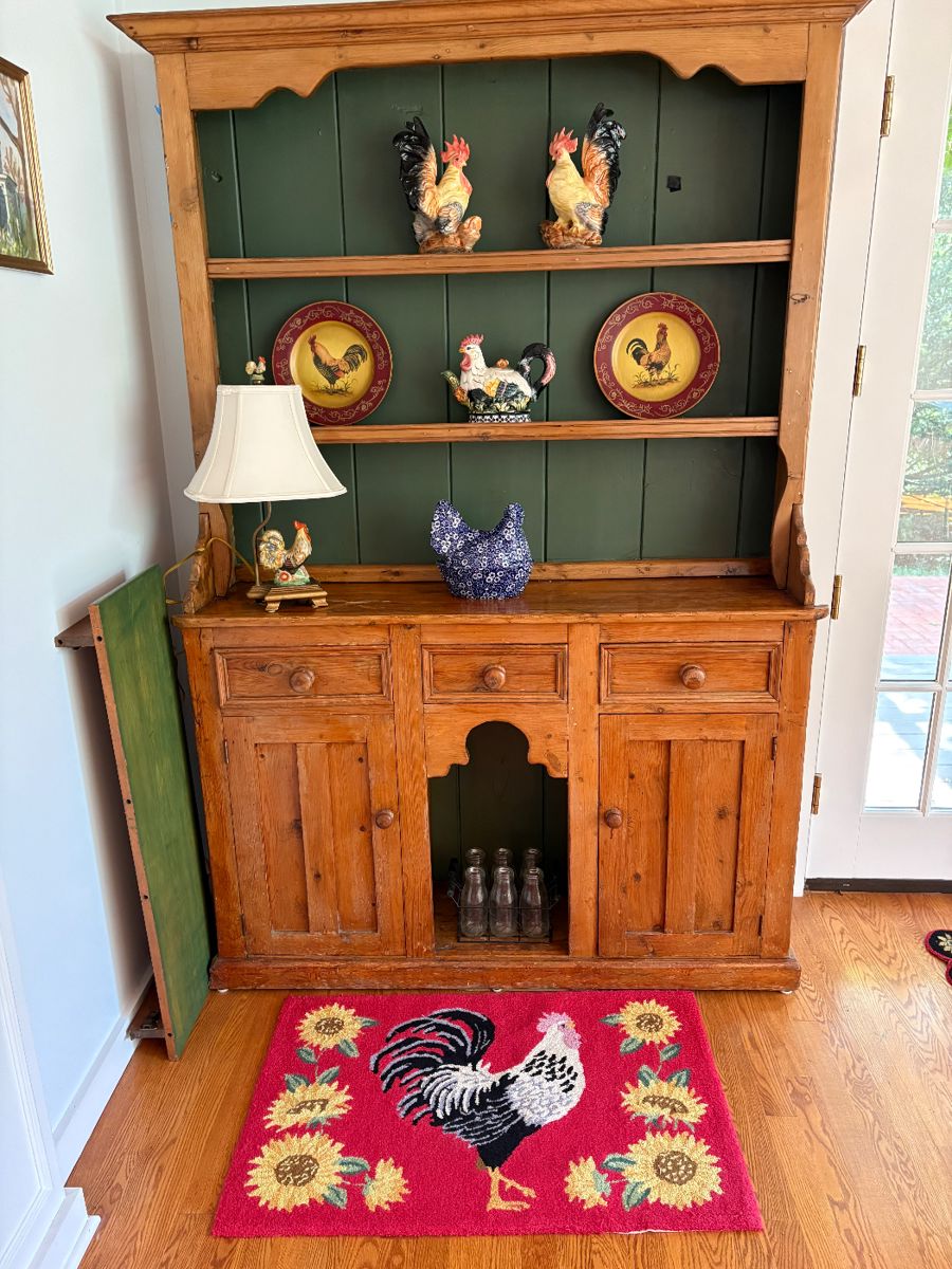 Farmhouse hutch