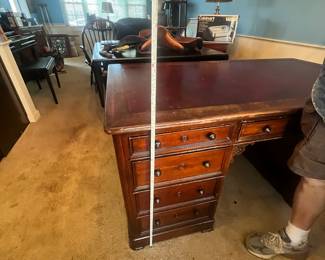 Partners desk $525
Sleepy Halloween Harden Furniture
Antique