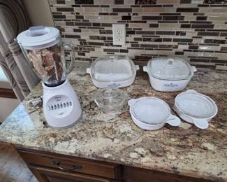 Blender And Corning ware Glassware with lids