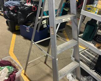 Aluminum ladder