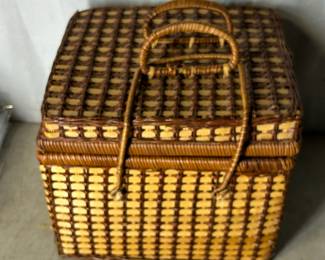 Wicker picnic basket