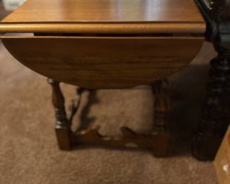 small drop leaf end table. $25