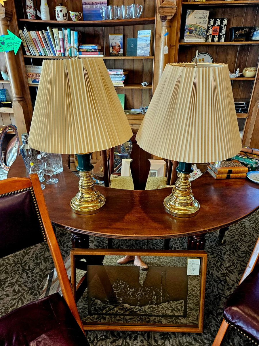 Many lamps