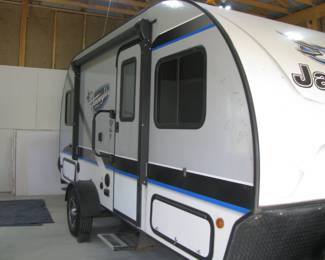 19' 9" ext. length, travel Ht. 109", Unloaded weight in lbs. 2715, sleeps 3-4