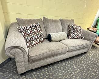 Couch plus Pullout Bed 36" x 90" x 40", + Pullout Bed