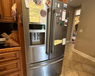 Maytag Refrigerator, 25 Cubic Feet