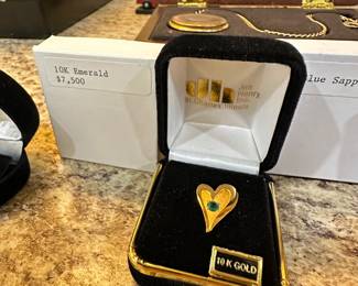 10k Gold Heart Pin w/ Emerald