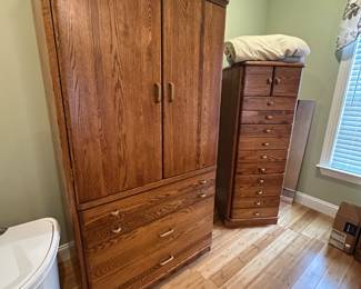 Five Piece Bedroom Set w/ King Bed
