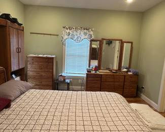 Five Piece Bedroom Set w/ King Bed