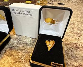 10k Gold Heart Pin w/ Diamond