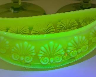 Davidson Primrose Pearline Uranium Glass "War of the Roses" Bowl