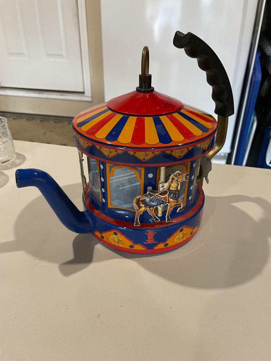 MKI Kamenstein. Carousel tea pot