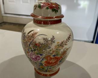 Vintage Satsuma Japan Ginger jar 7 1/2” high