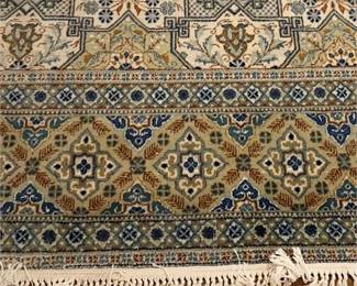 Lot 027
Middle Eastern Tabriz Hand Woven Room Size Rug